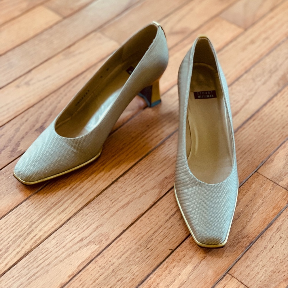 Stuart Weitzman Beige w/ Gold 1.5 in. Heels Size 6